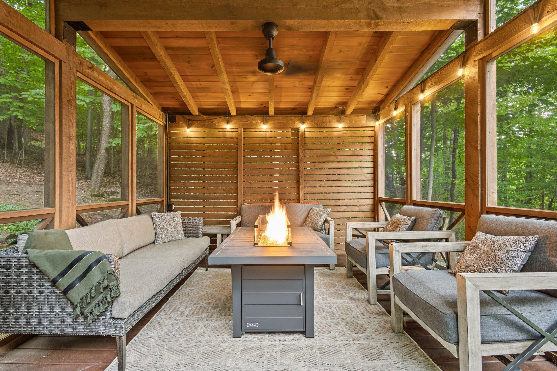 









120


Rue de Papineau

,
Bromont,




QC
J2L2E7

