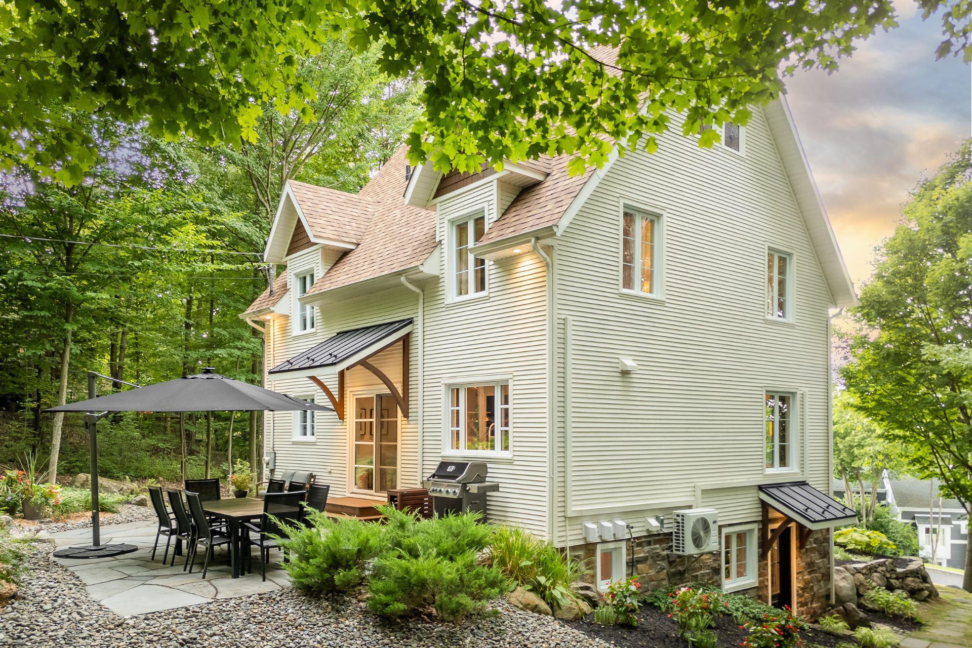 









120


Rue de Papineau

,
Bromont,




QC
J2L2E7

