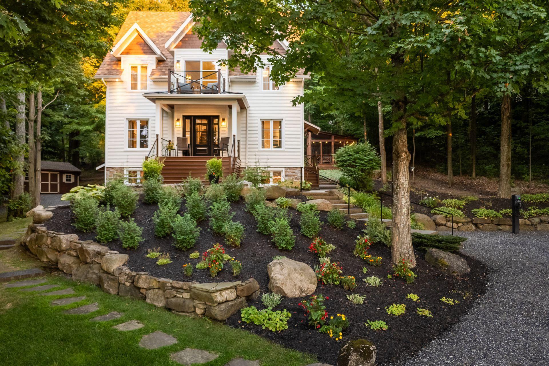 









120


Rue de Papineau

,
Bromont,




QC
J2L2E7

