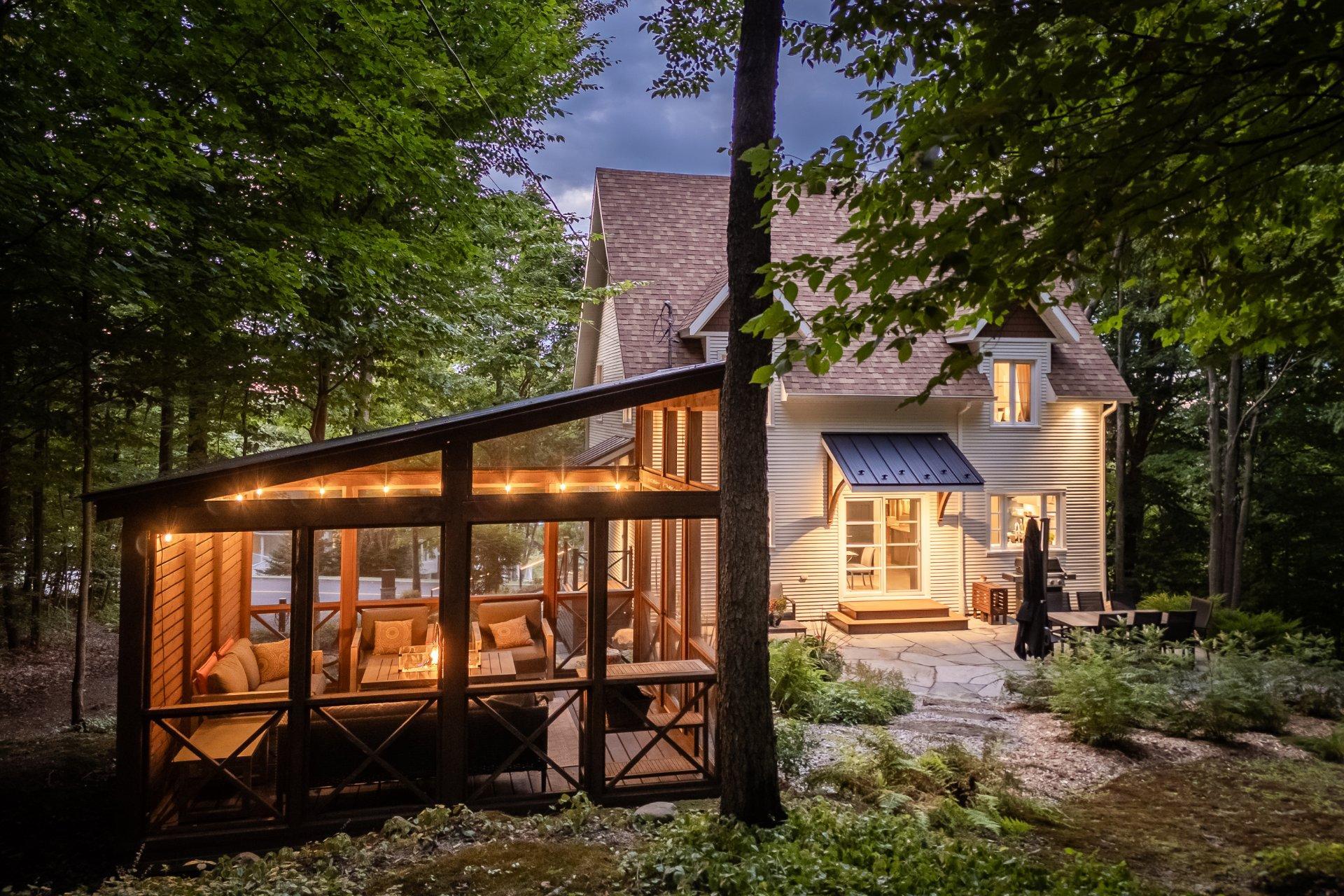 









120


Rue de Papineau

,
Bromont,




QC
J2L2E7

