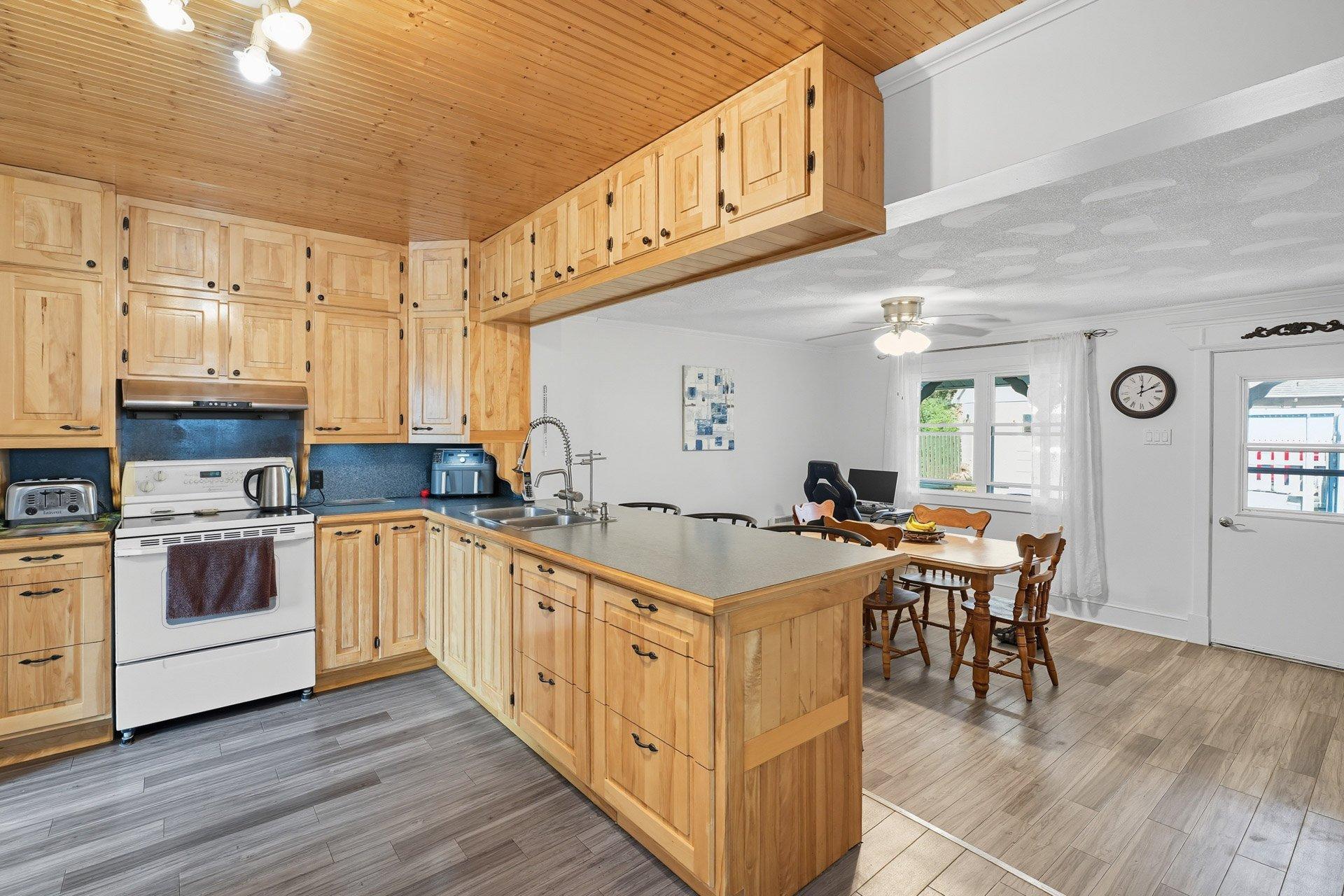 









11


Rue Garneau

,
Gatineau (Hull),




QC
J8X1R4

