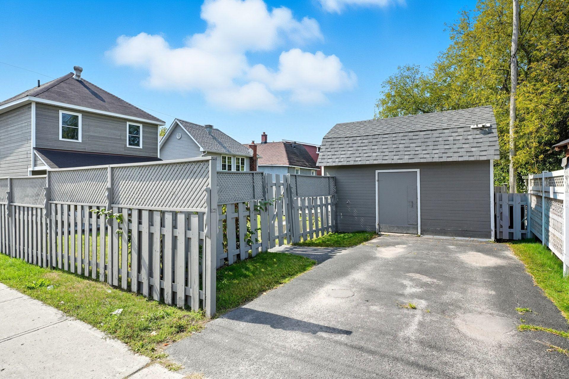 









11


Rue Garneau

,
Gatineau (Hull),




QC
J8X1R4

