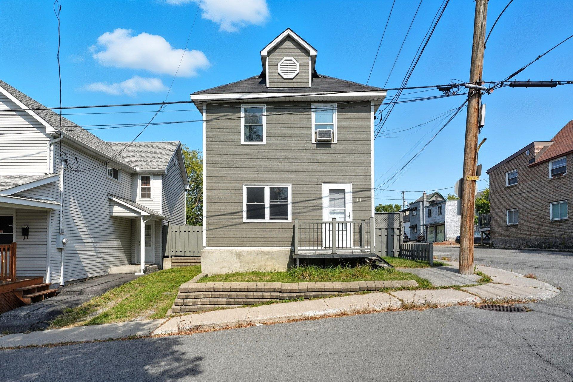 









11


Rue Garneau

,
Gatineau (Hull),




QC
J8X1R4

