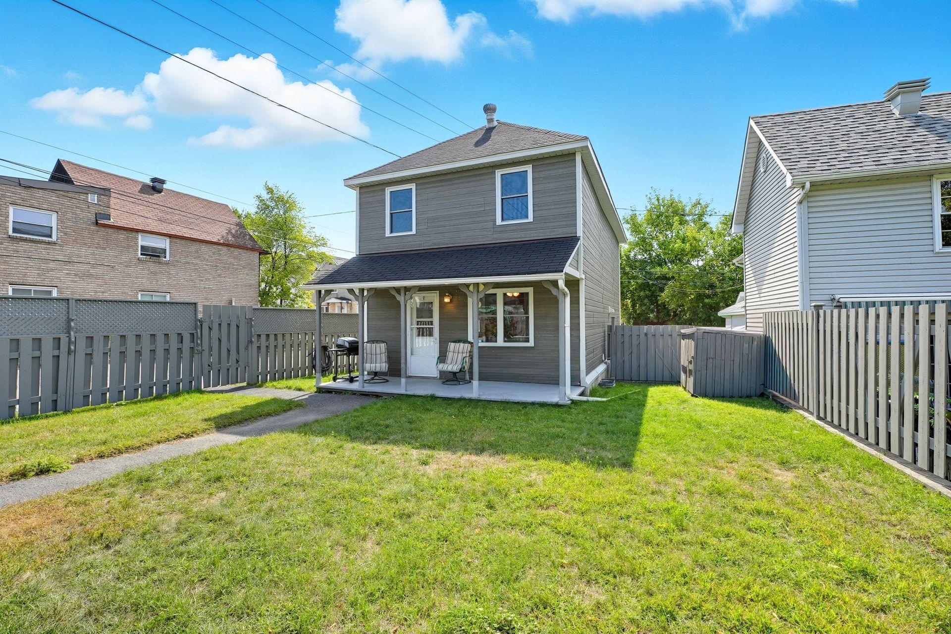 









11


Rue Garneau

,
Gatineau (Hull),




QC
J8X1R4

