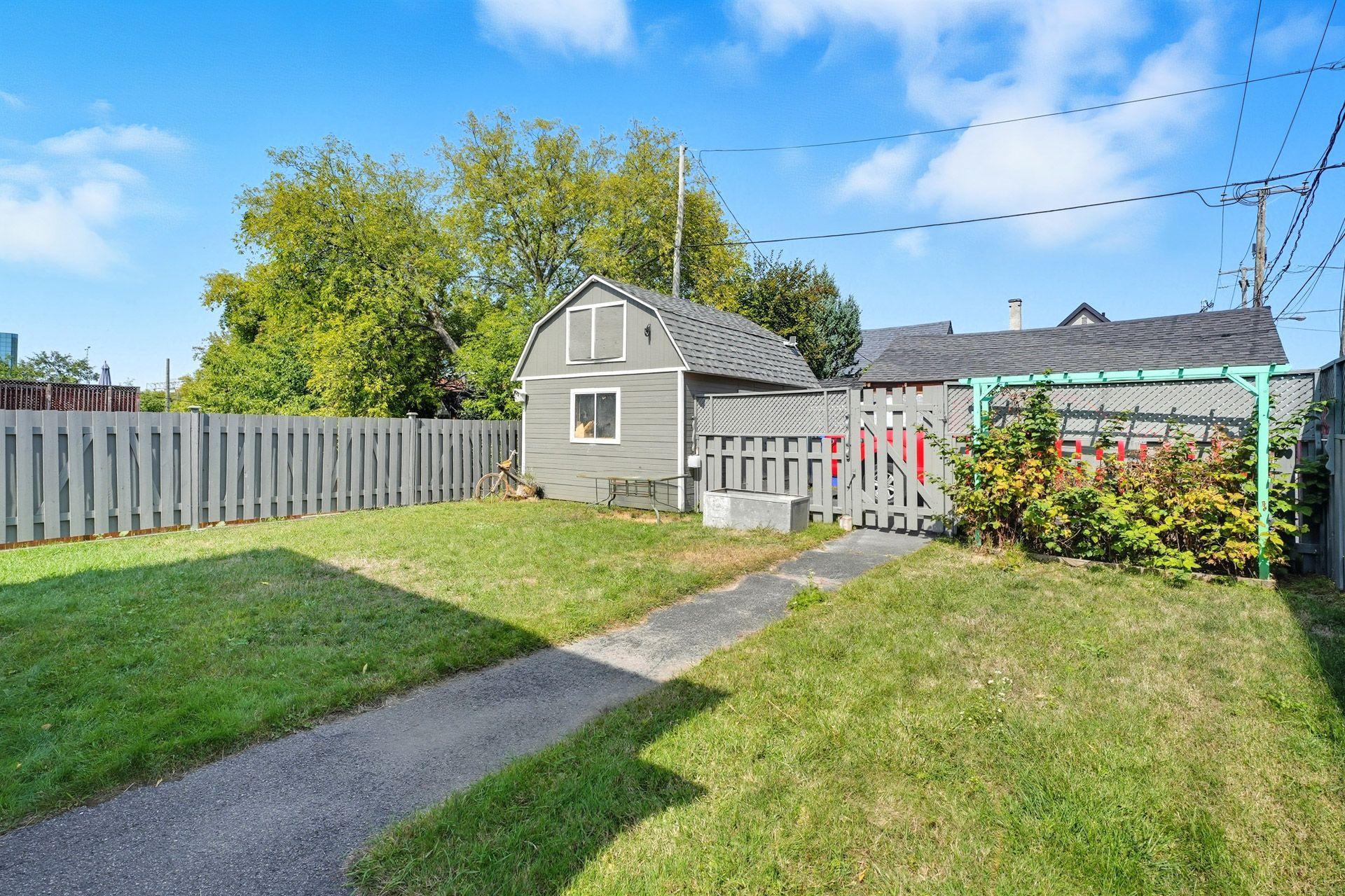 









11


Rue Garneau

,
Gatineau (Hull),




QC
J8X1R4

