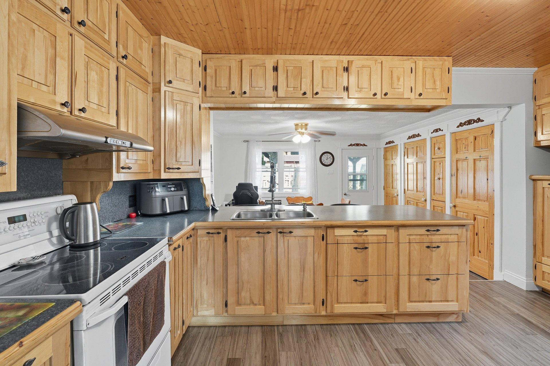 









11


Rue Garneau

,
Gatineau (Hull),




QC
J8X1R4

