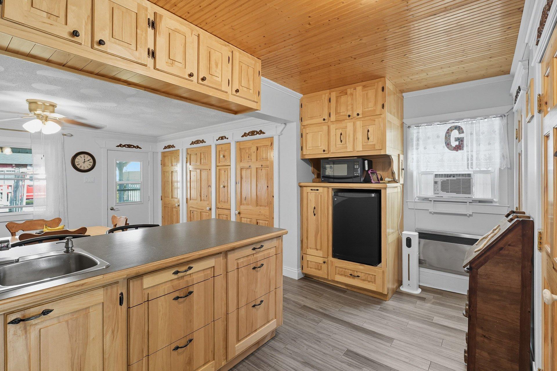 









11


Rue Garneau

,
Gatineau (Hull),




QC
J8X1R4

