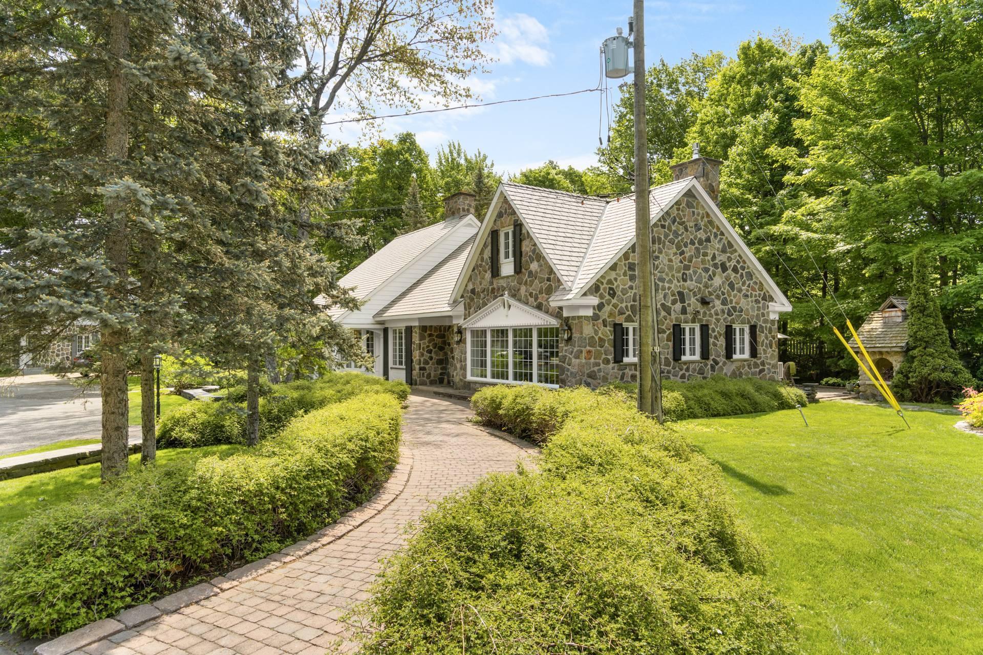 









126


Rue du Docteur-Fauteux

,
Shawinigan,




QC
G9P0J2

