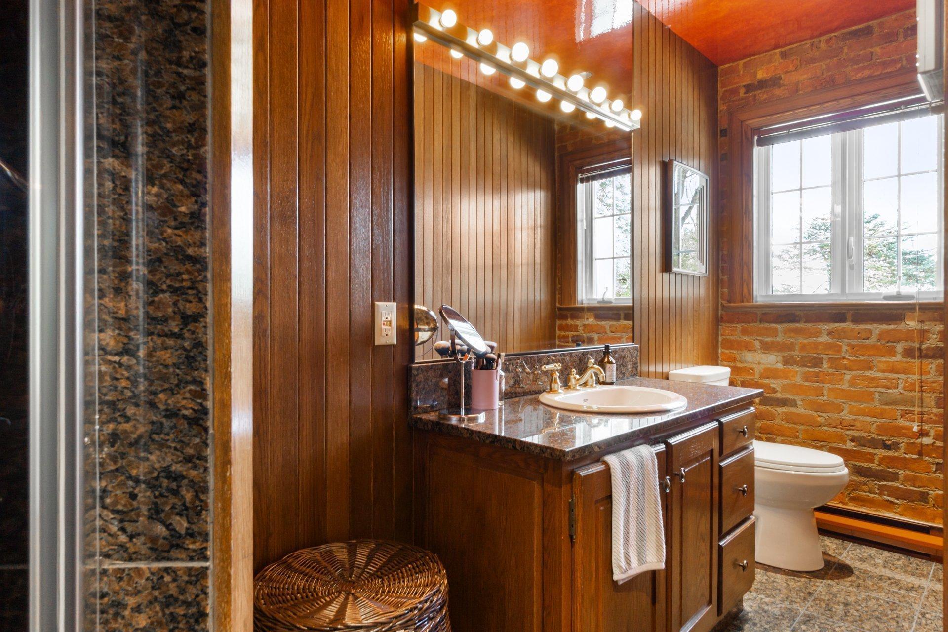 









126


Rue du Docteur-Fauteux

,
Shawinigan,




QC
G9P0J2

