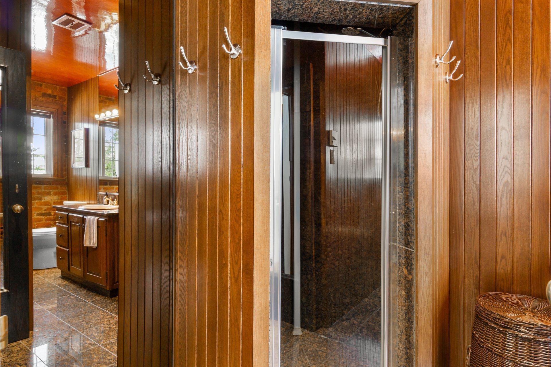 









126


Rue du Docteur-Fauteux

,
Shawinigan,




QC
G9P0J2

