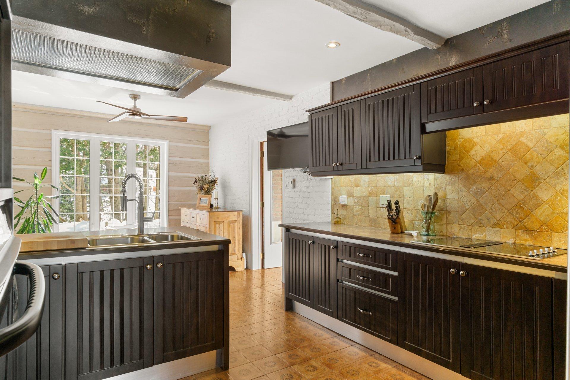 









126


Rue du Docteur-Fauteux

,
Shawinigan,




QC
G9P0J2

