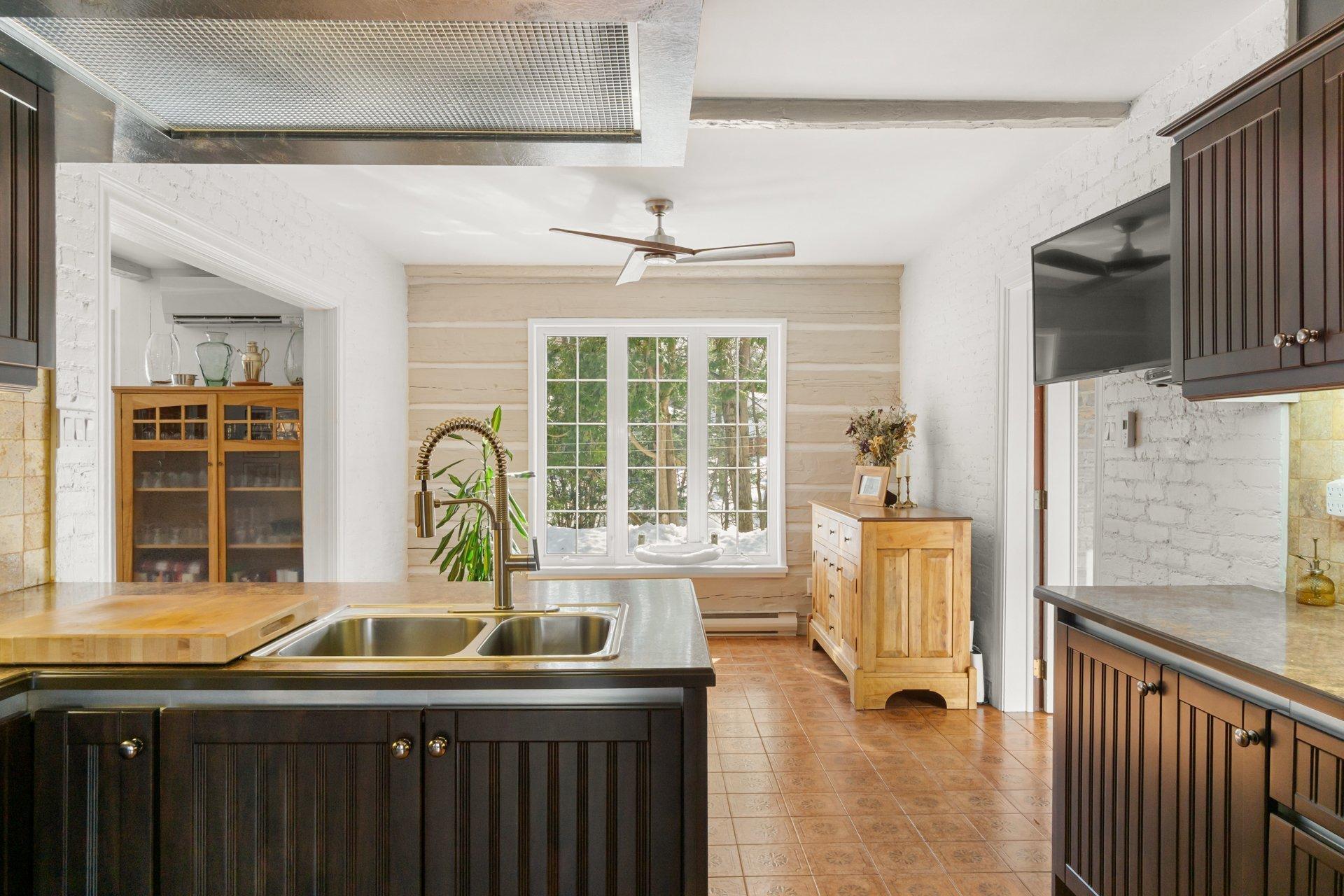 









126


Rue du Docteur-Fauteux

,
Shawinigan,




QC
G9P0J2

