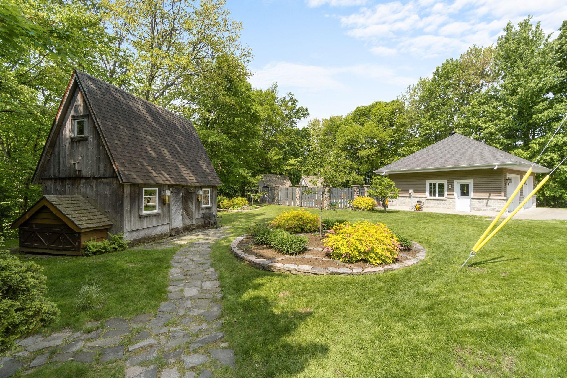 









126


Rue du Docteur-Fauteux

,
Shawinigan,




QC
G9P0J2

