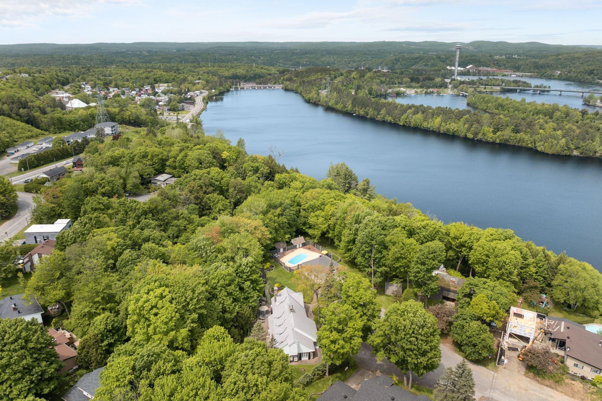 









126


Rue du Docteur-Fauteux

,
Shawinigan,




QC
G9P0J2

