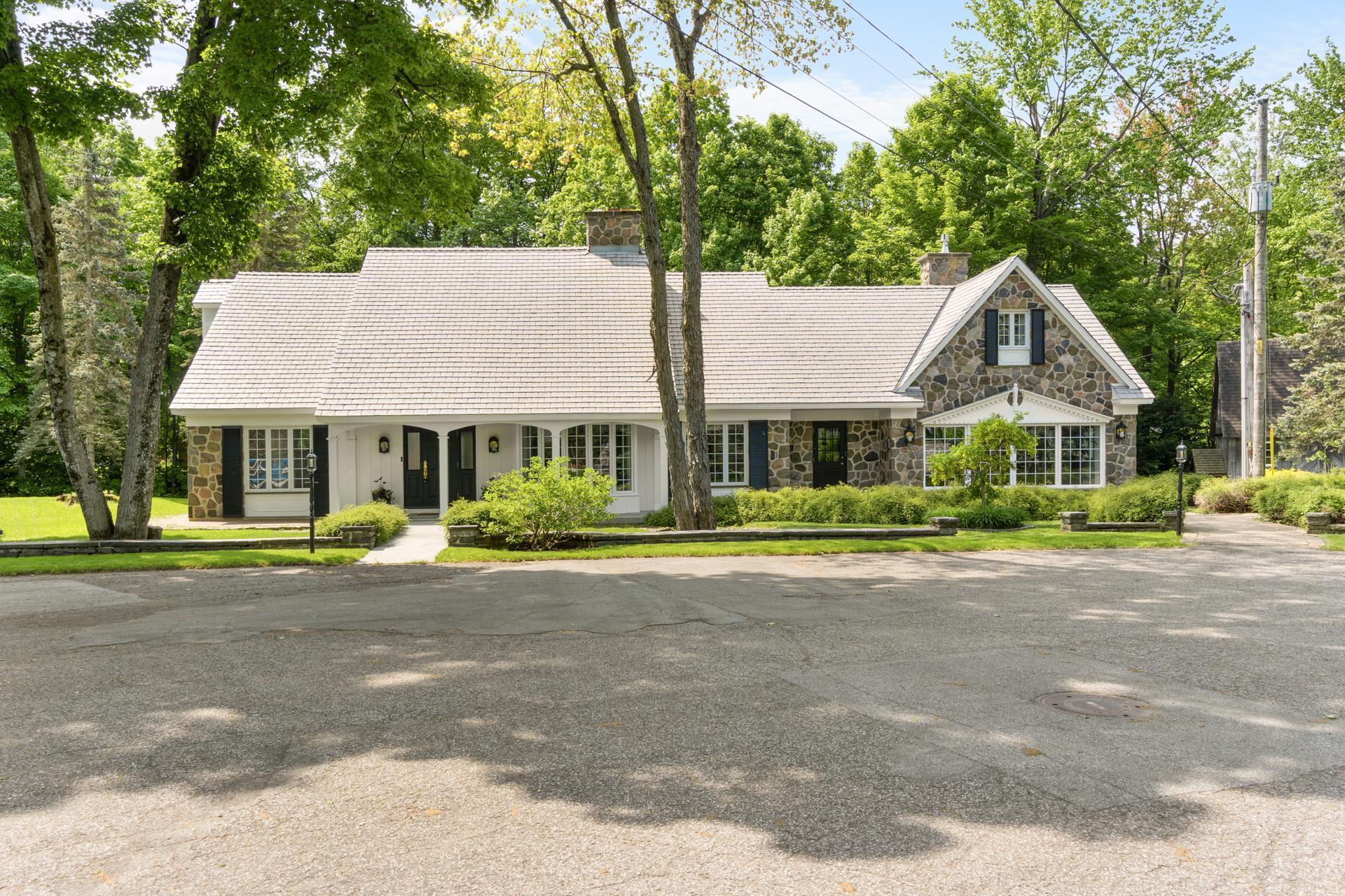 









126


Rue du Docteur-Fauteux

,
Shawinigan,




QC
G9P0J2

