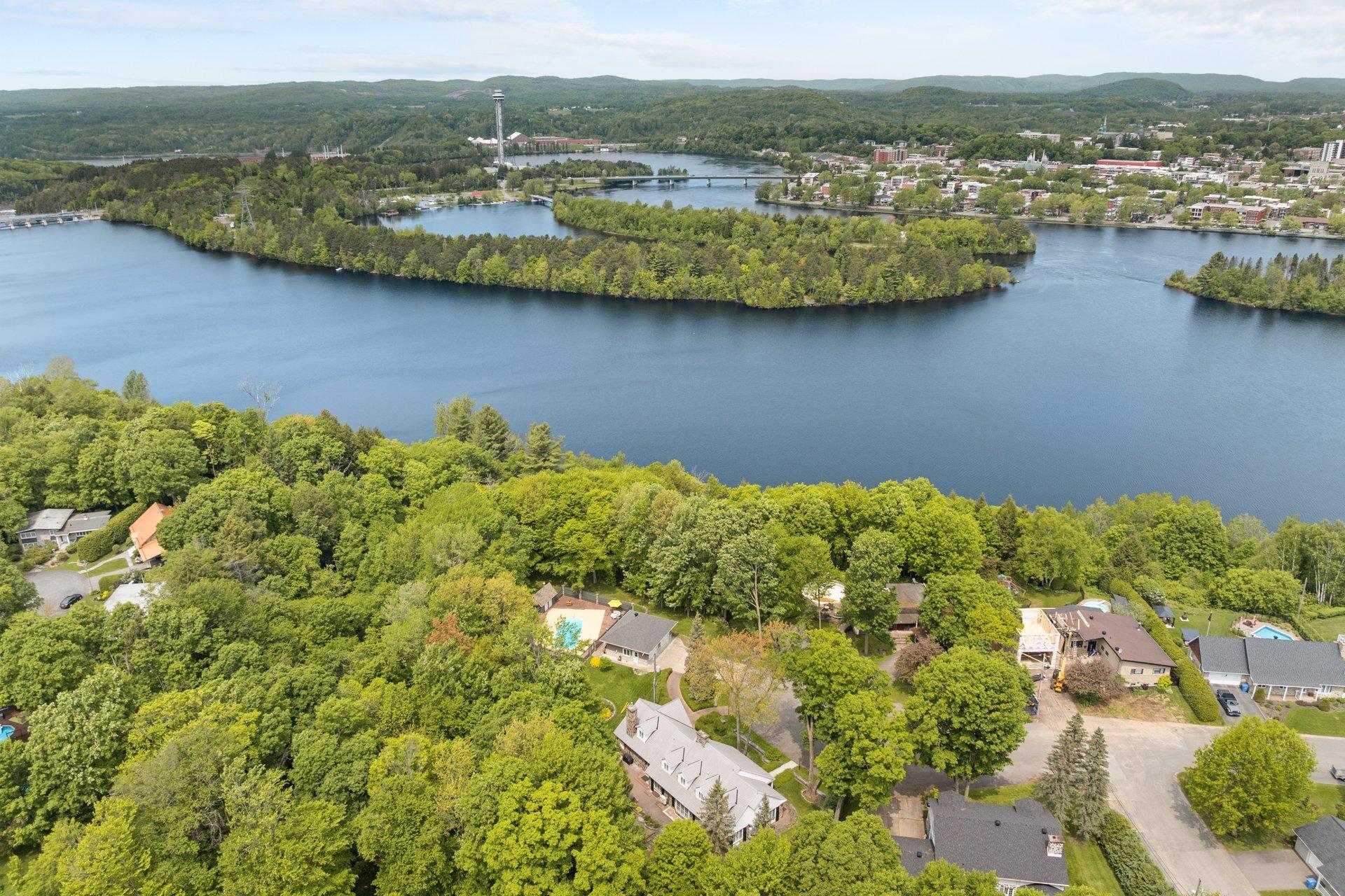 









126


Rue du Docteur-Fauteux

,
Shawinigan,




QC
G9P0J2

