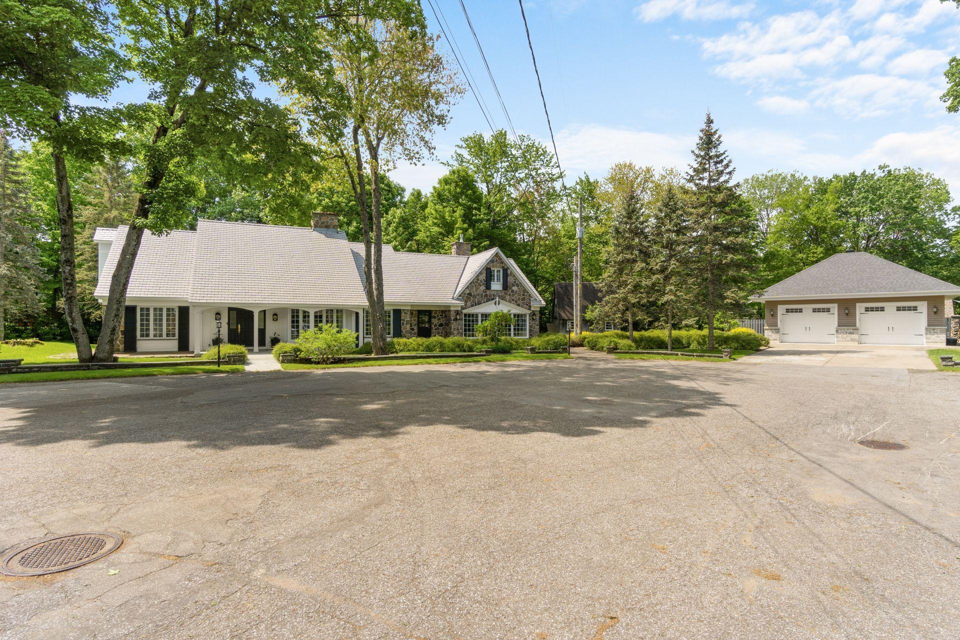 









126


Rue du Docteur-Fauteux

,
Shawinigan,




QC
G9P0J2

