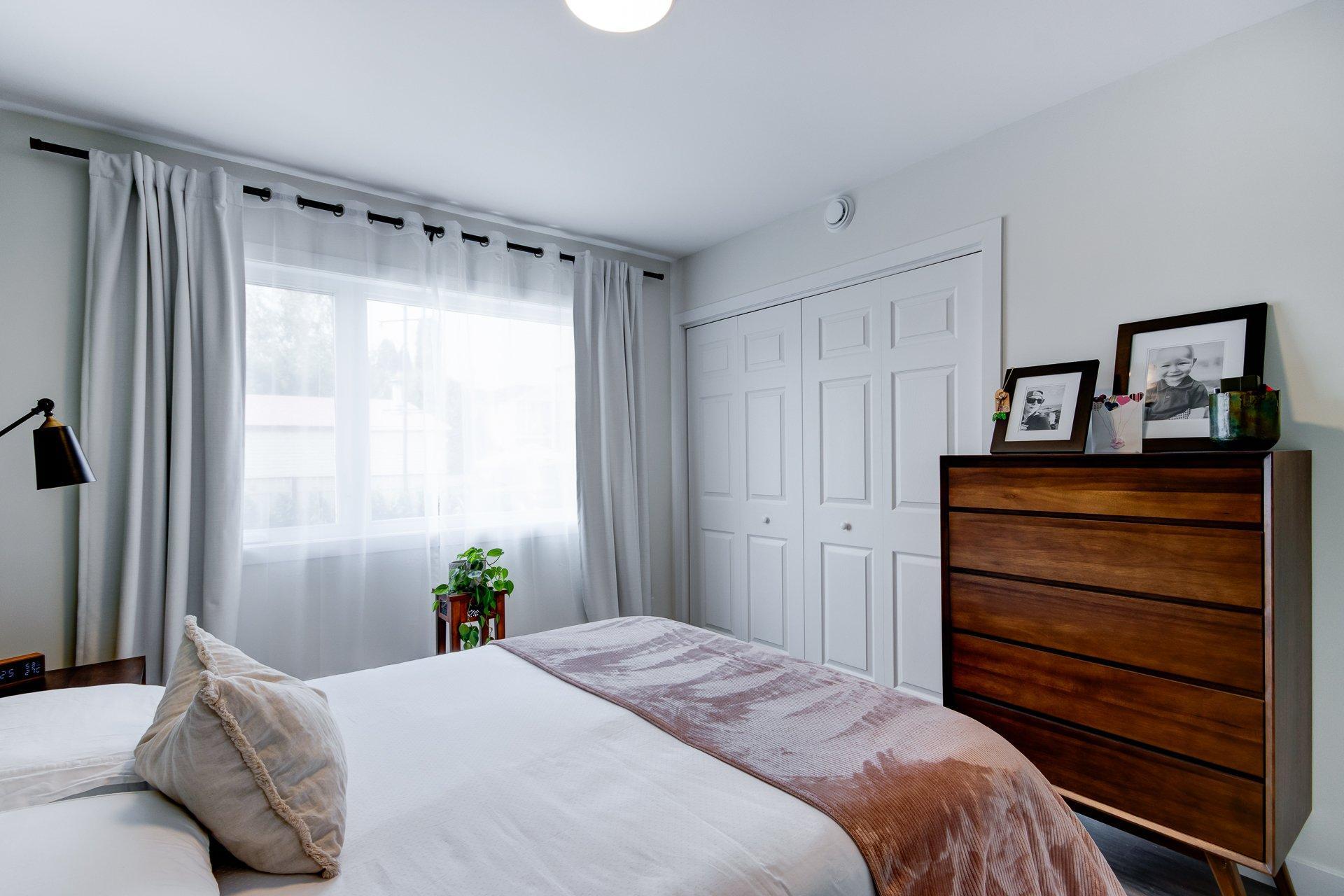 









16325

 - 16335


Av. St-Michel

,
Saint-Hyacinthe,




QC
J2T3S5

