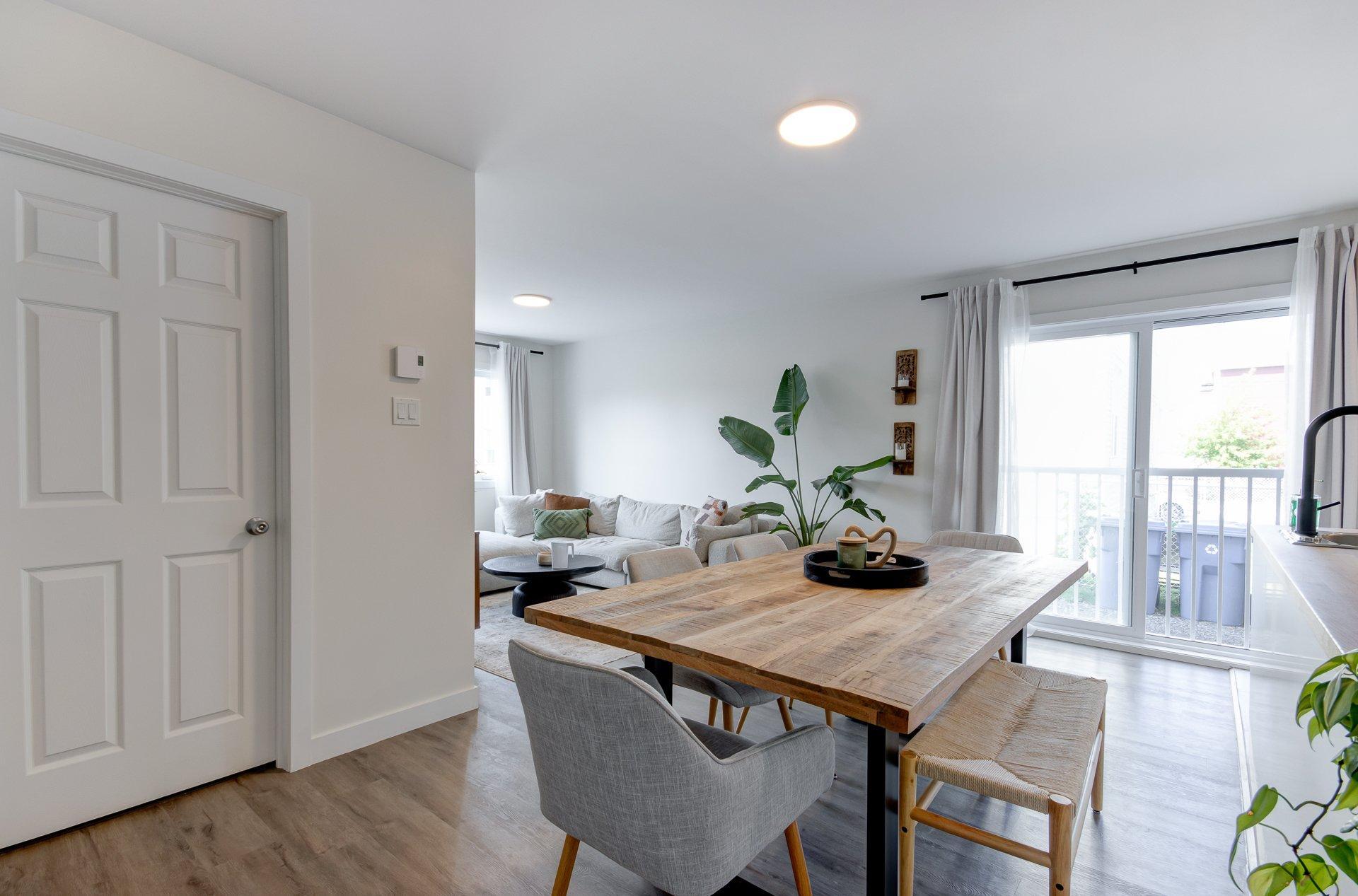 









16325

 - 16335


Av. St-Michel

,
Saint-Hyacinthe,




QC
J2T3S5

