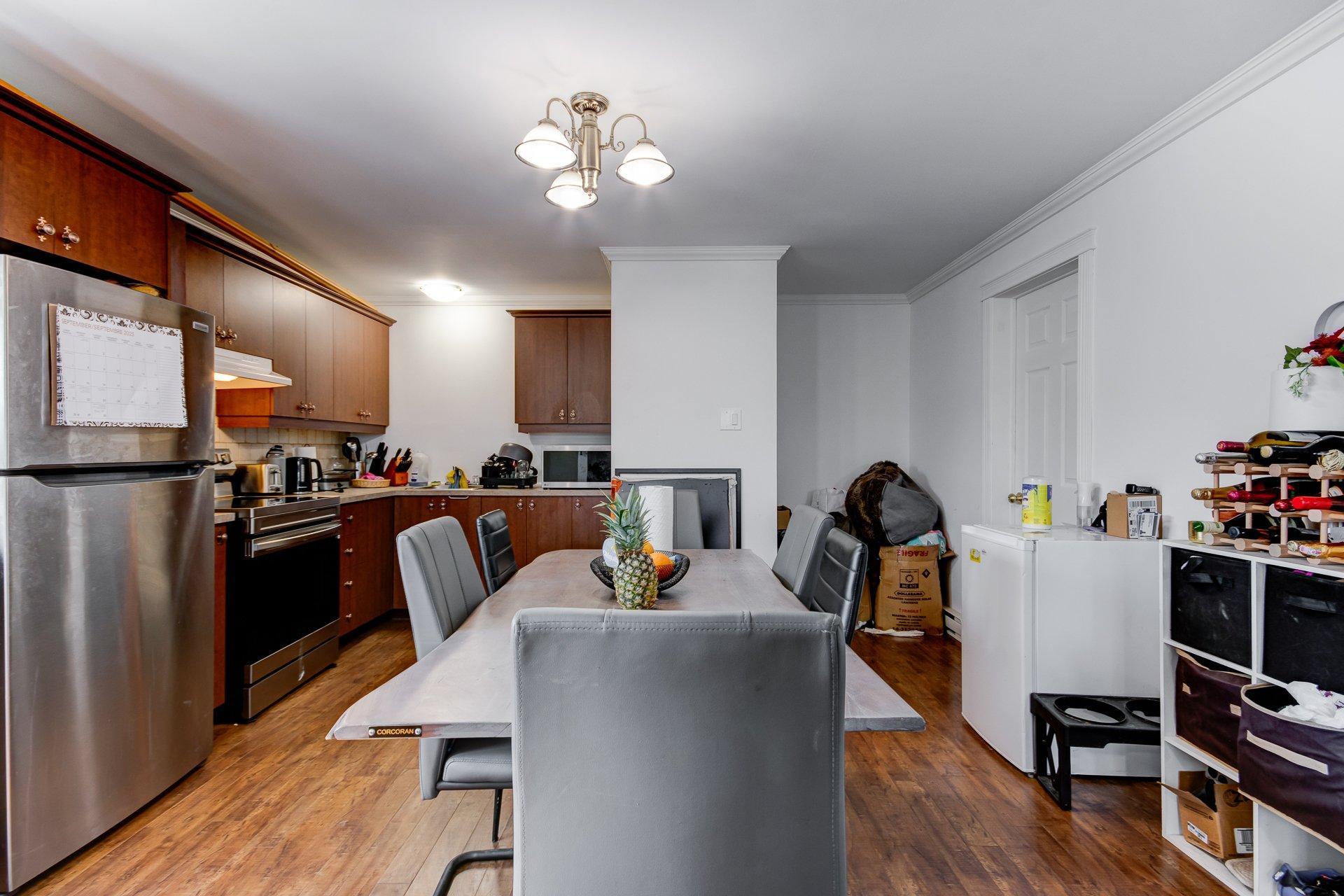 









16325

 - 16335


Av. St-Michel

,
Saint-Hyacinthe,




QC
J2T3S5

