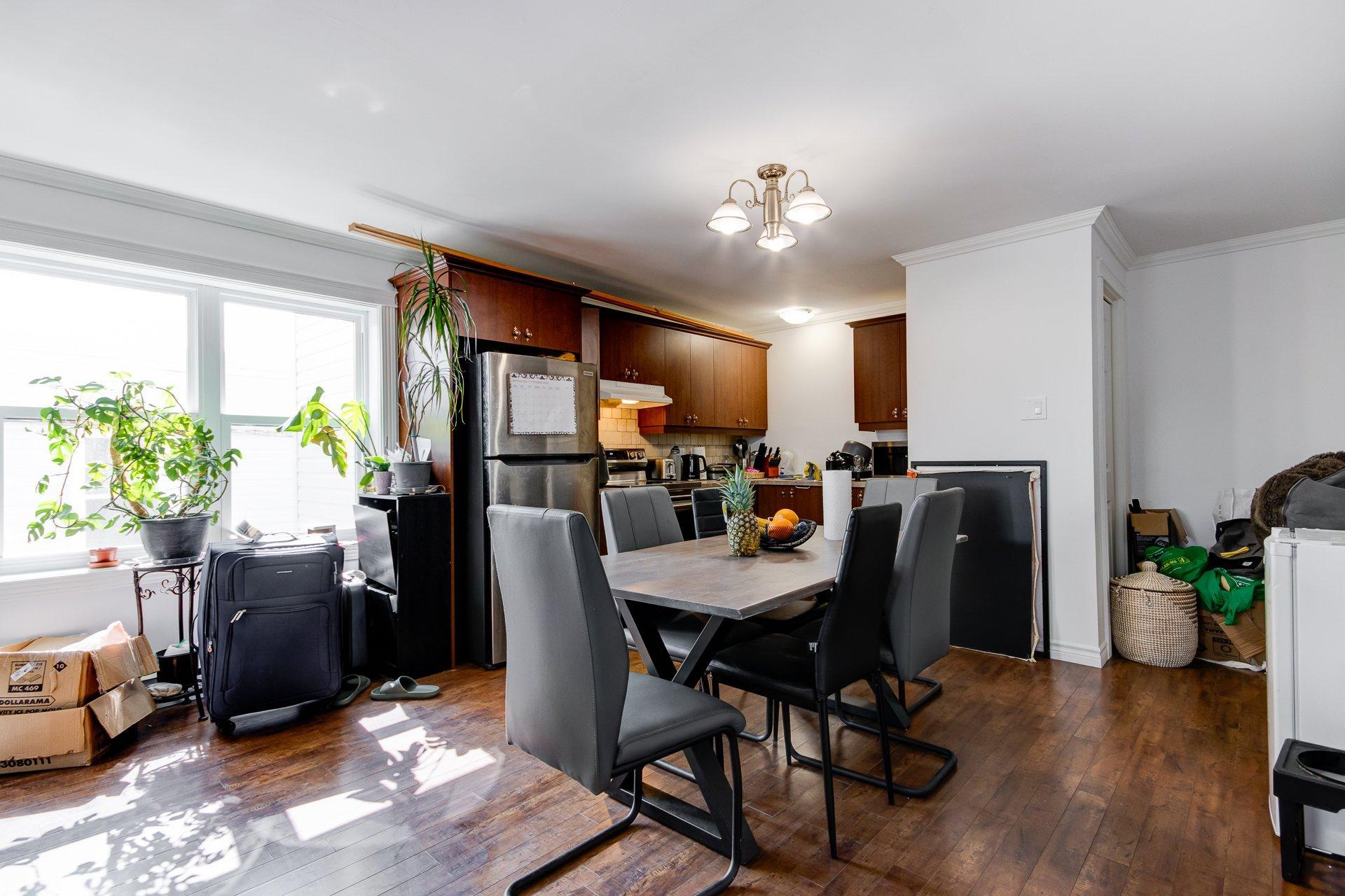 









16325

 - 16335


Av. St-Michel

,
Saint-Hyacinthe,




QC
J2T3S5

