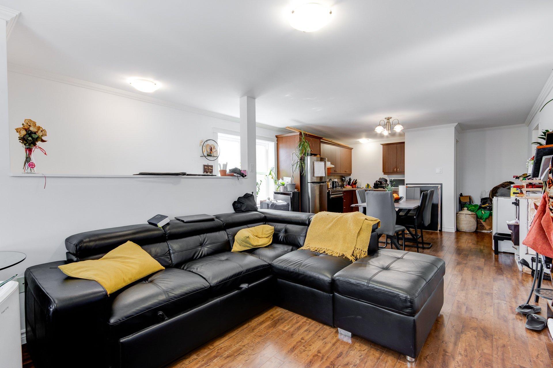 









16325

 - 16335


Av. St-Michel

,
Saint-Hyacinthe,




QC
J2T3S5

