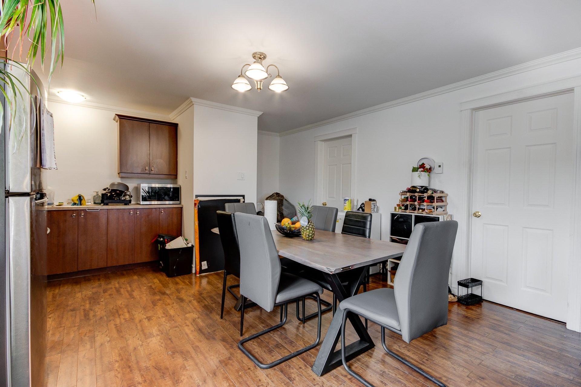 









16325

 - 16335


Av. St-Michel

,
Saint-Hyacinthe,




QC
J2T3S5

