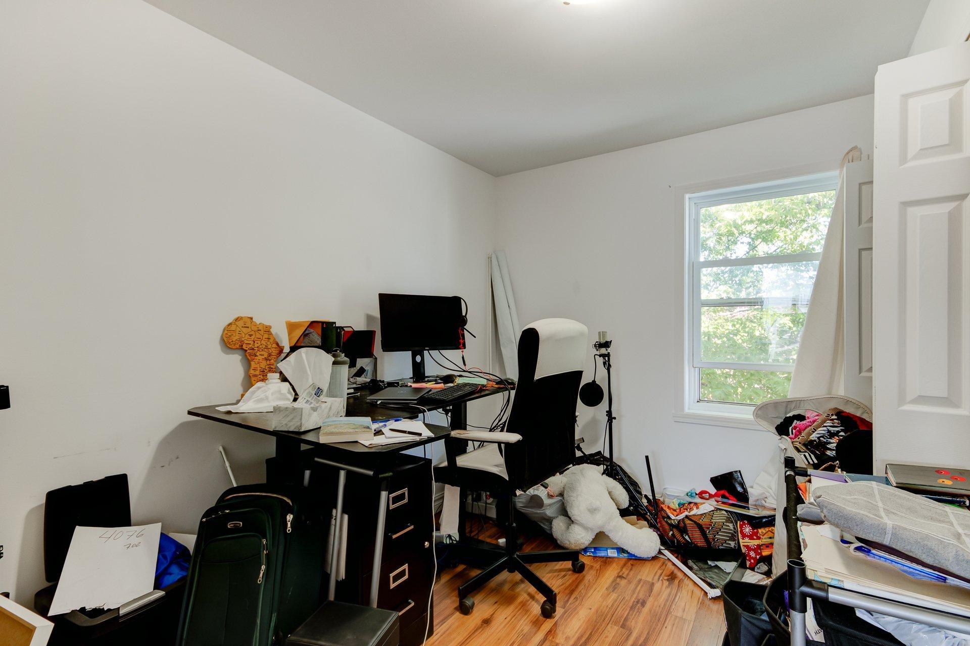 









16325

 - 16335


Av. St-Michel

,
Saint-Hyacinthe,




QC
J2T3S5

