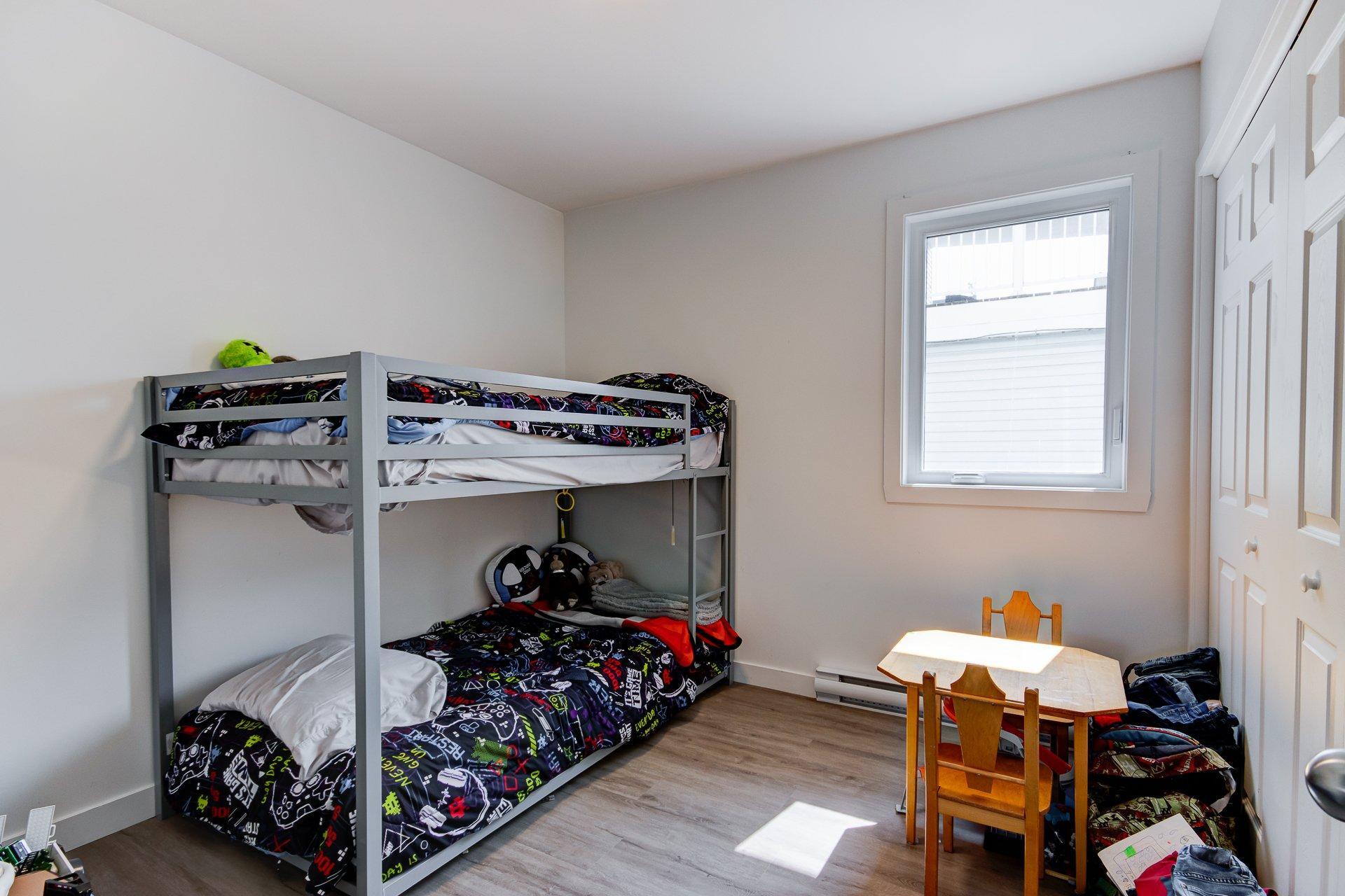 









16325

 - 16335


Av. St-Michel

,
Saint-Hyacinthe,




QC
J2T3S5

