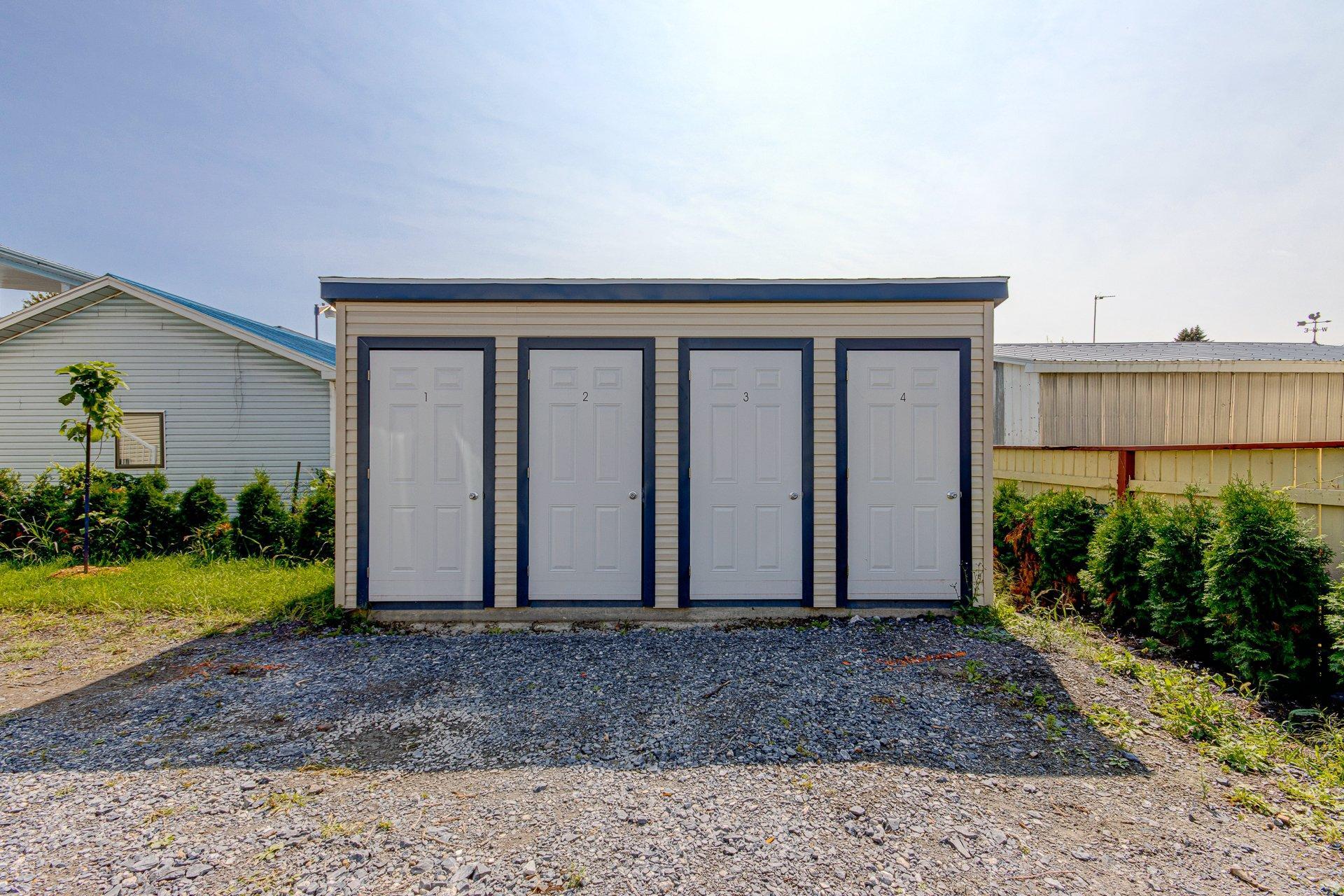 









16325

 - 16335


Av. St-Michel

,
Saint-Hyacinthe,




QC
J2T3S5

