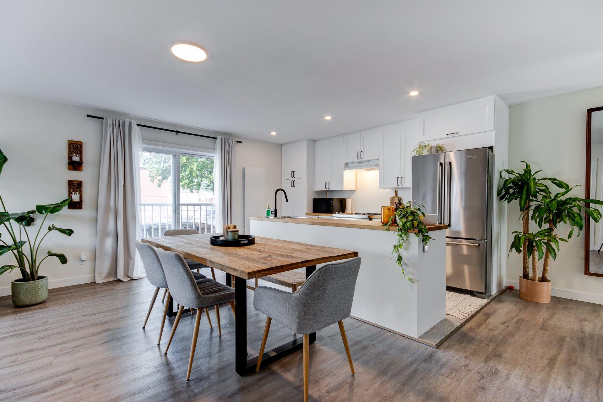 









16325

 - 16335


Av. St-Michel

,
Saint-Hyacinthe,




QC
J2T3S5

