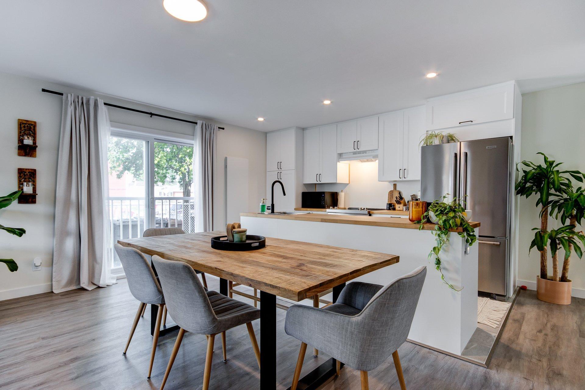 









16325

 - 16335


Av. St-Michel

,
Saint-Hyacinthe,




QC
J2T3S5

