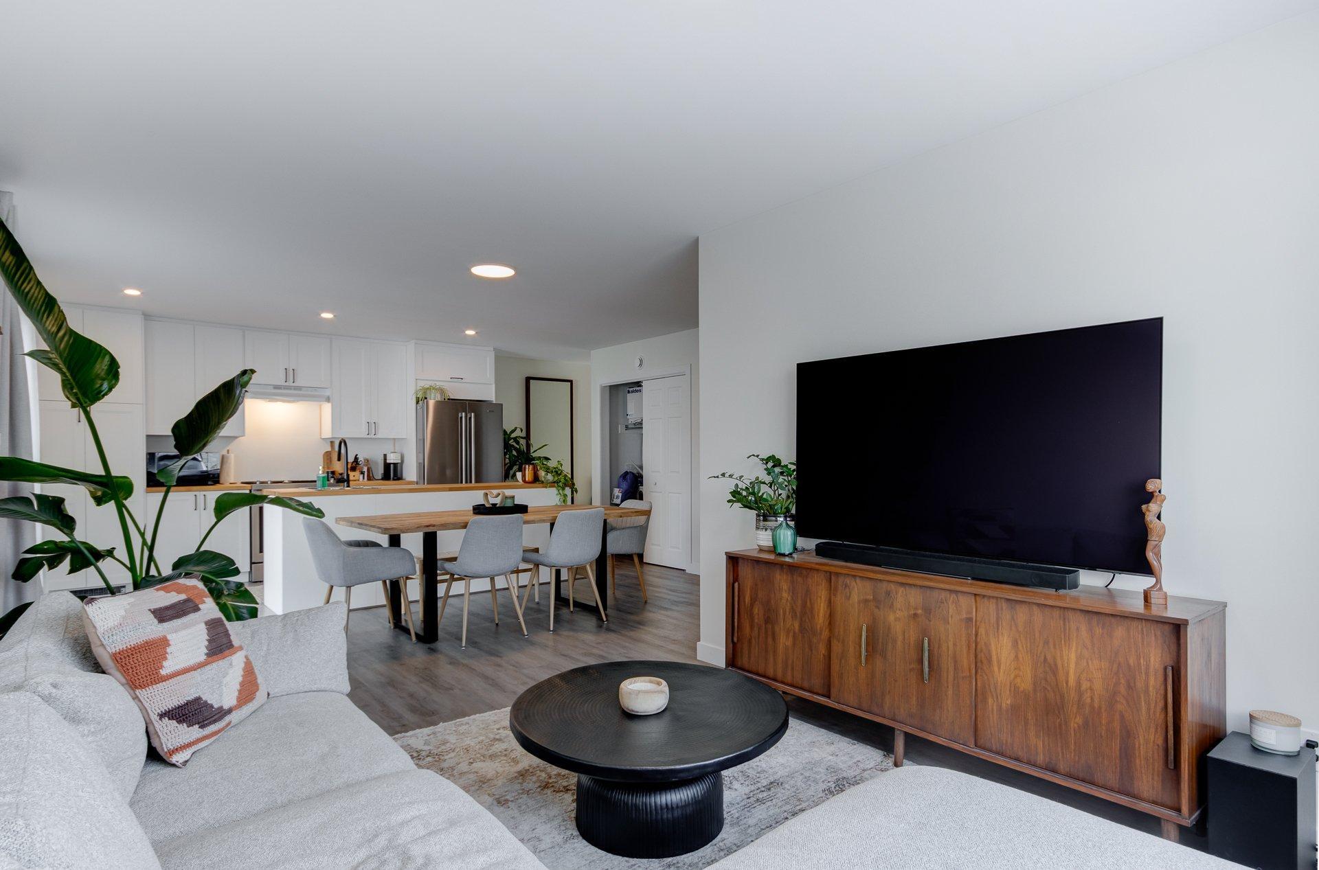 









16325

 - 16335


Av. St-Michel

,
Saint-Hyacinthe,




QC
J2T3S5

