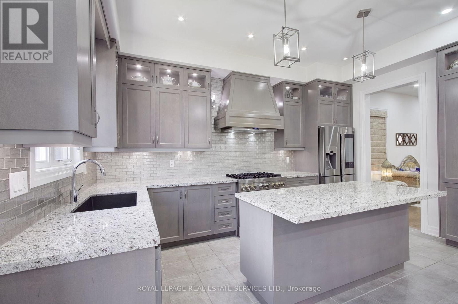 












48 VIVA GARDENS

,
Oakville,




Ontario
L6H0Z1

