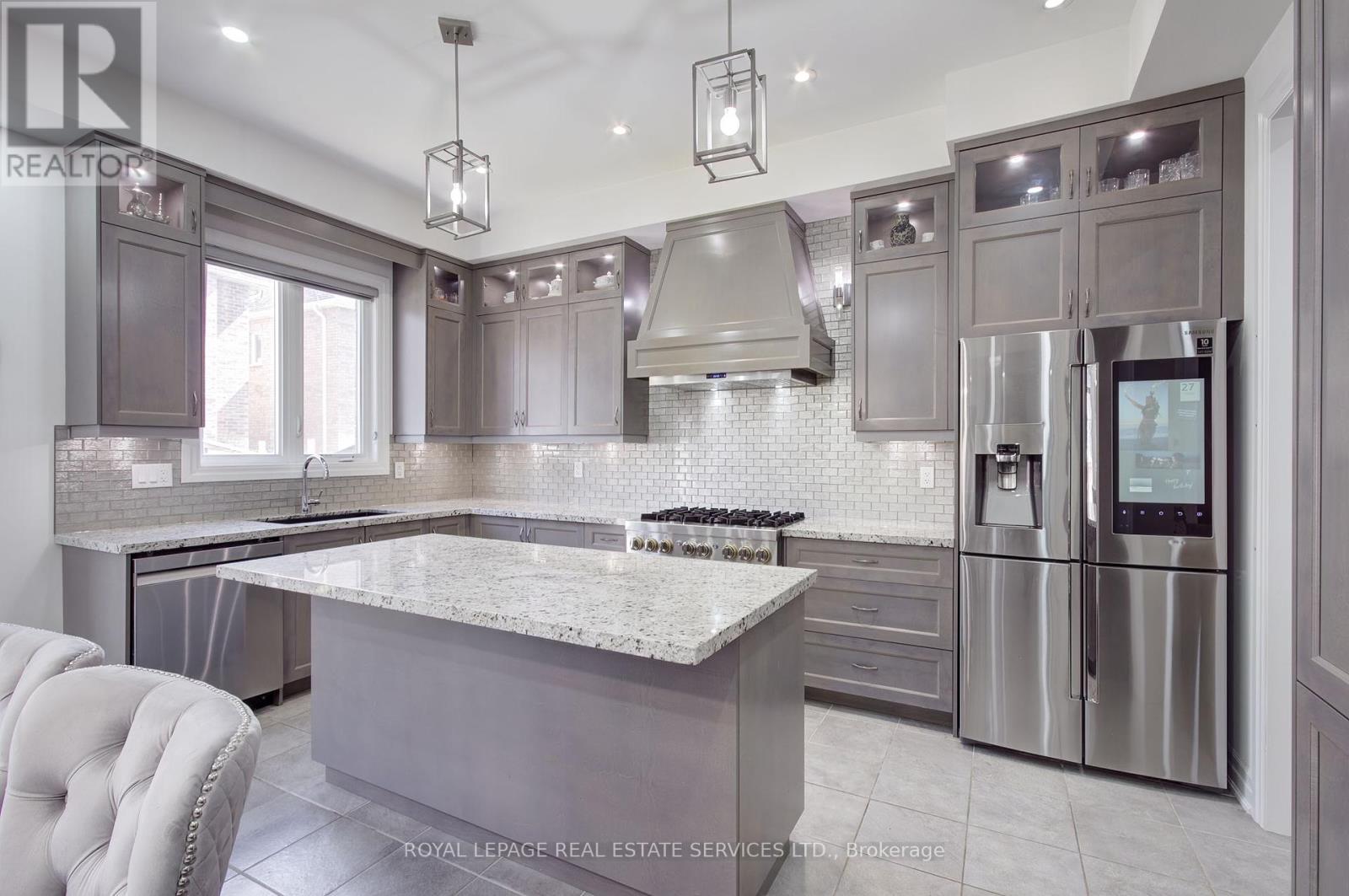 












48 VIVA GARDENS

,
Oakville,




Ontario
L6H0Z1

