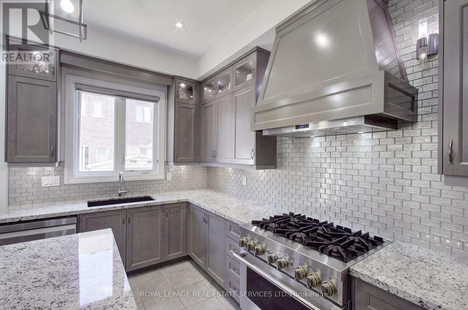












48 VIVA GARDENS

,
Oakville,




Ontario
L6H0Z1

