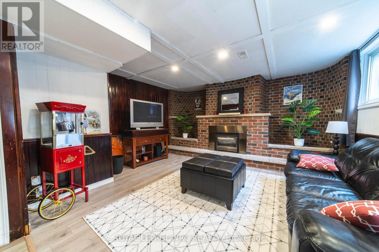 












7346 SUNHAVEN DRIVE

,
Niagara Falls (Marineland),




Ontario
L2G7E2

