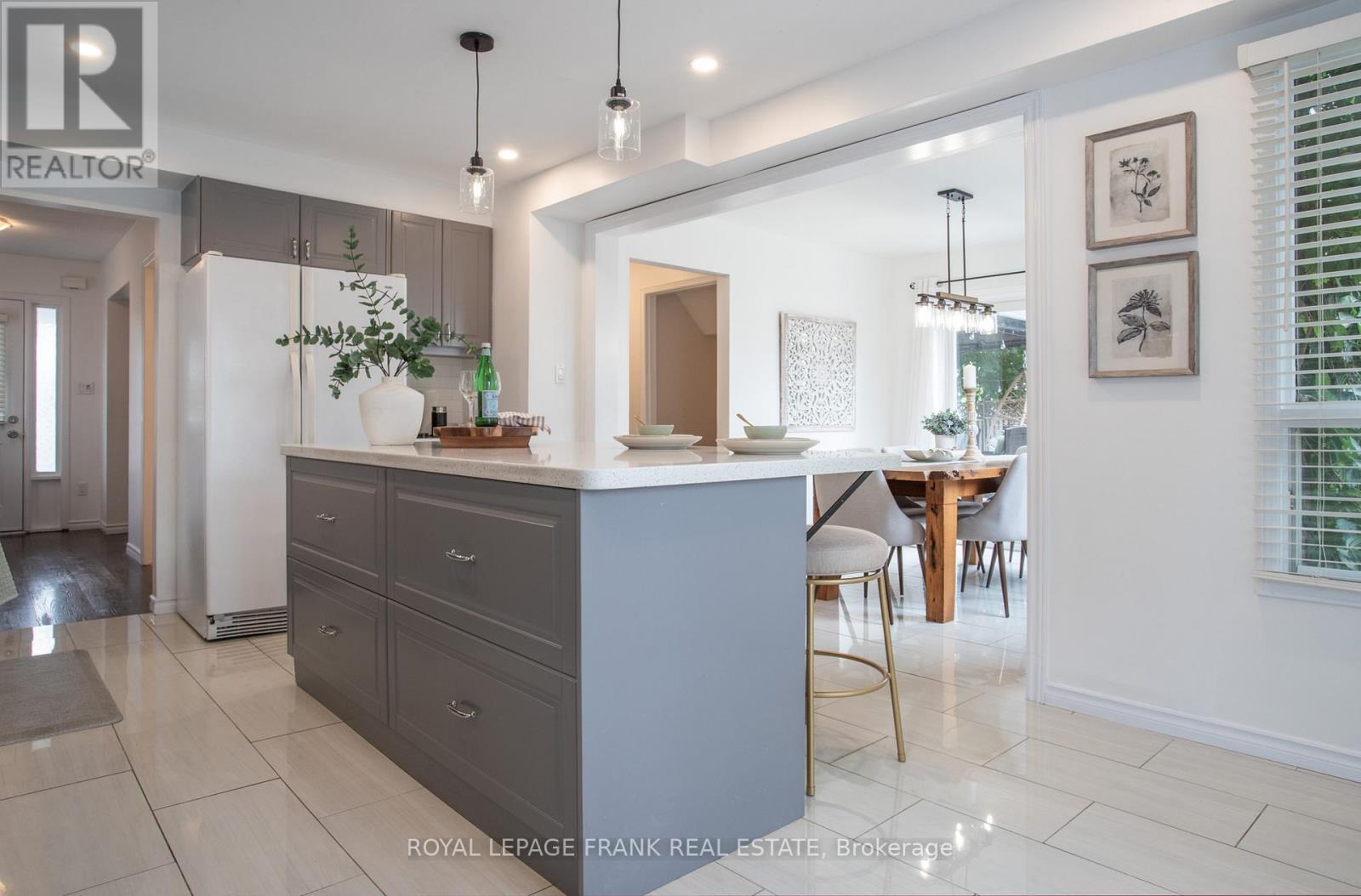 












22 WINDHAM CRESCENT

,
Clarington (Courtice),




Ontario
L1E1Y7

