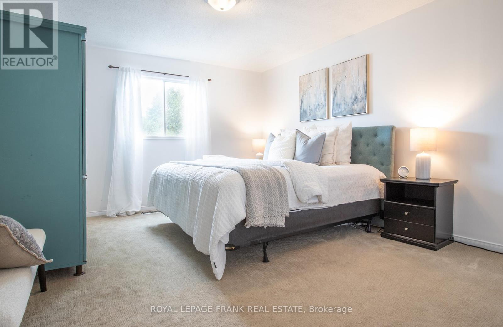 












22 WINDHAM CRESCENT

,
Clarington (Courtice),




Ontario
L1E1Y7

