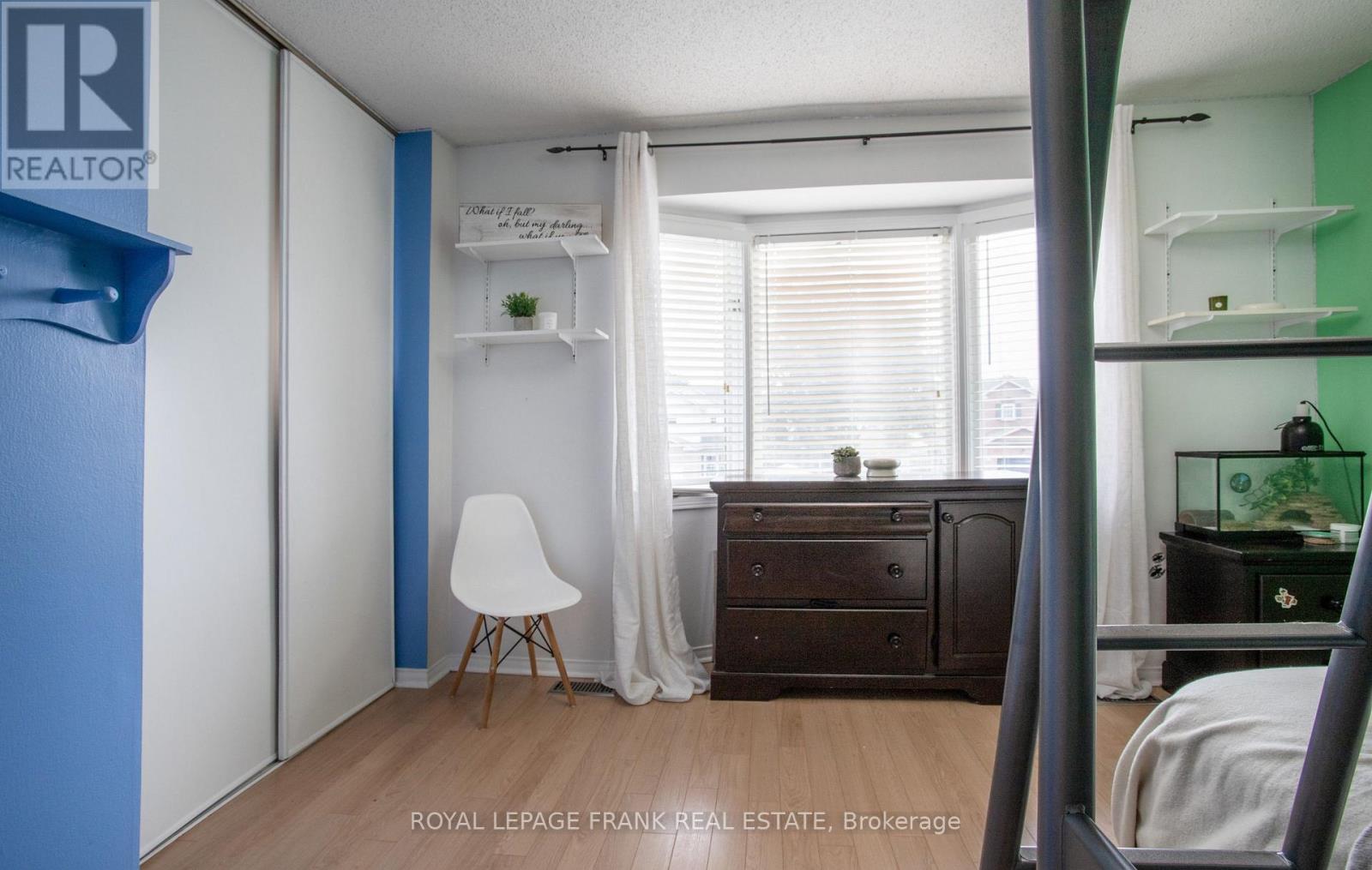 












22 WINDHAM CRESCENT

,
Clarington (Courtice),




Ontario
L1E1Y7

