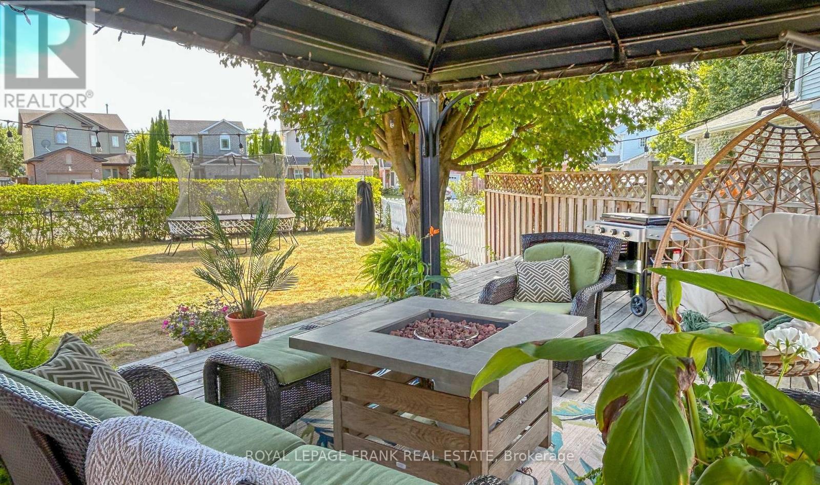 












22 WINDHAM CRESCENT

,
Clarington (Courtice),




Ontario
L1E1Y7

