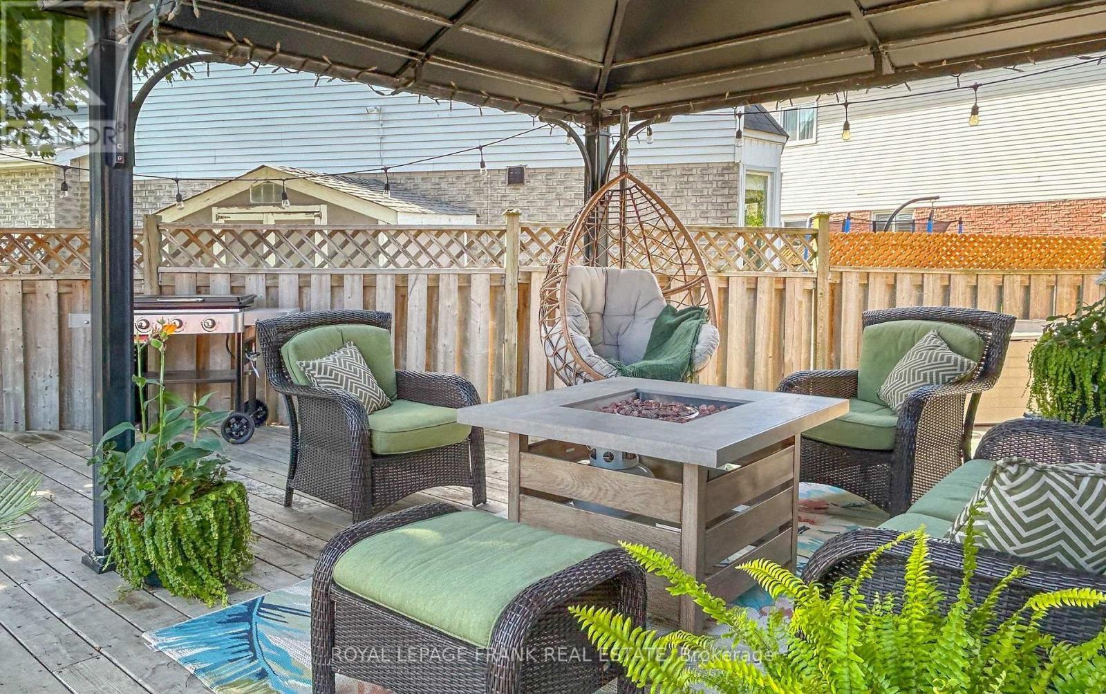 












22 WINDHAM CRESCENT

,
Clarington (Courtice),




Ontario
L1E1Y7

