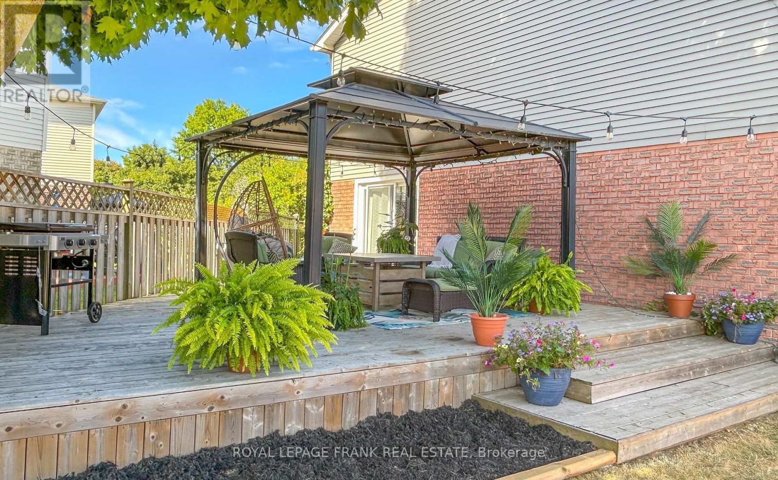 












22 WINDHAM CRESCENT

,
Clarington (Courtice),




Ontario
L1E1Y7

