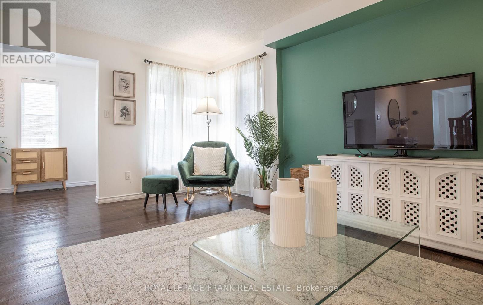 












22 WINDHAM CRESCENT

,
Clarington (Courtice),




Ontario
L1E1Y7

