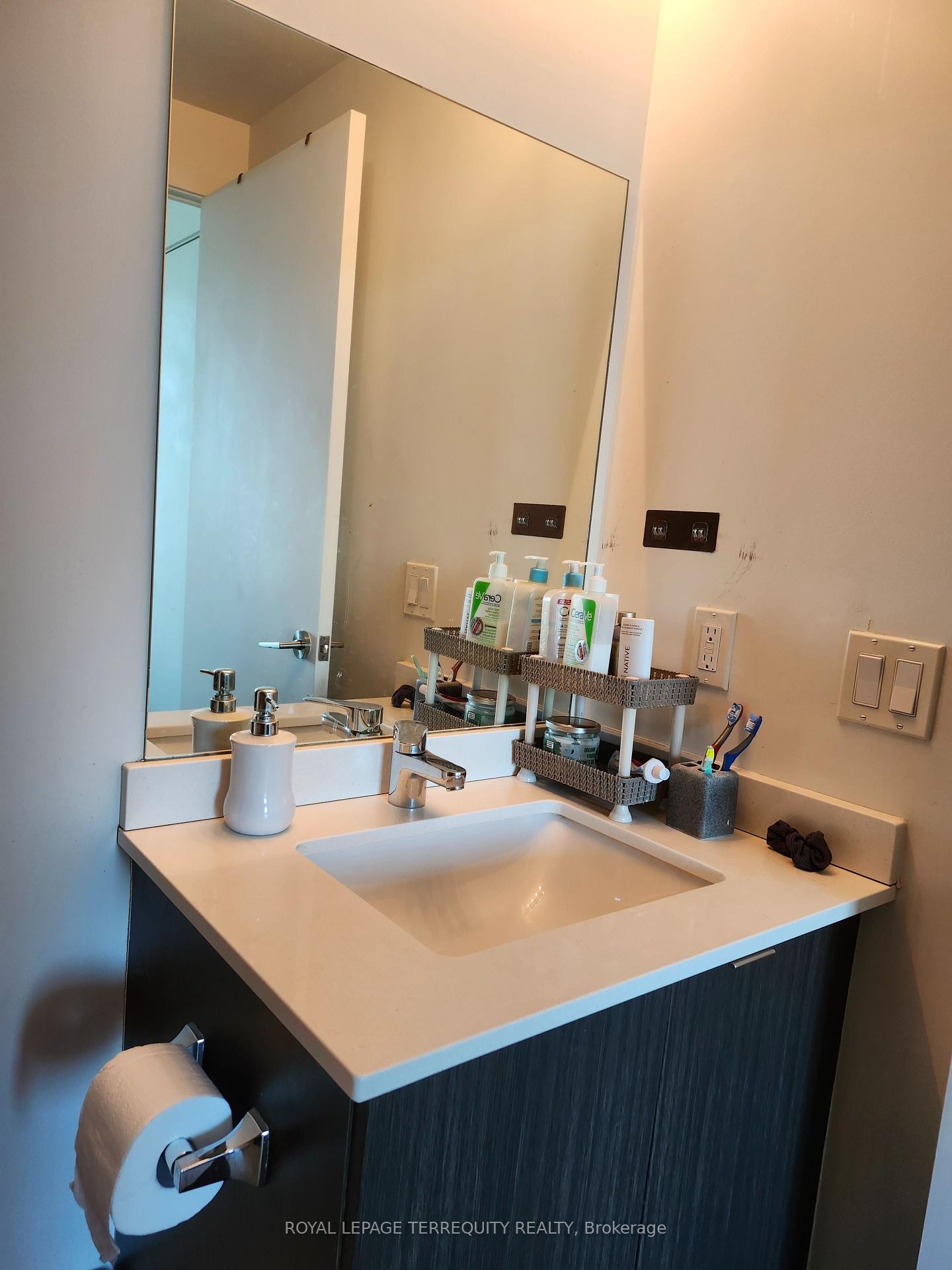 









3237


Bayview

Avenue, 511,
Toronto,




ON
M2K 2J7

