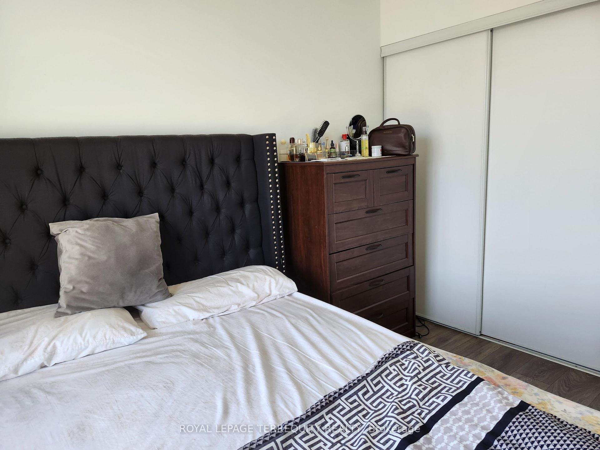 









3237


Bayview

Avenue, 511,
Toronto,




ON
M2K 2J7

