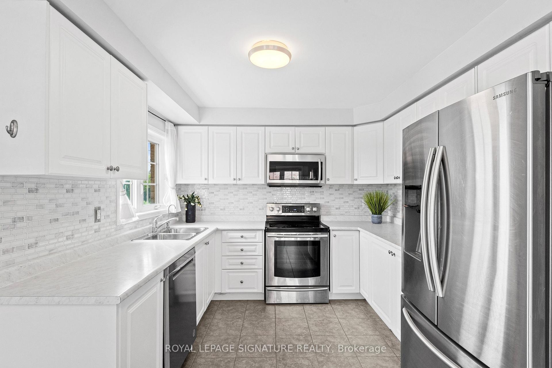 









898


Audley

Road North,
Ajax,




ON
L1Z 0N2

