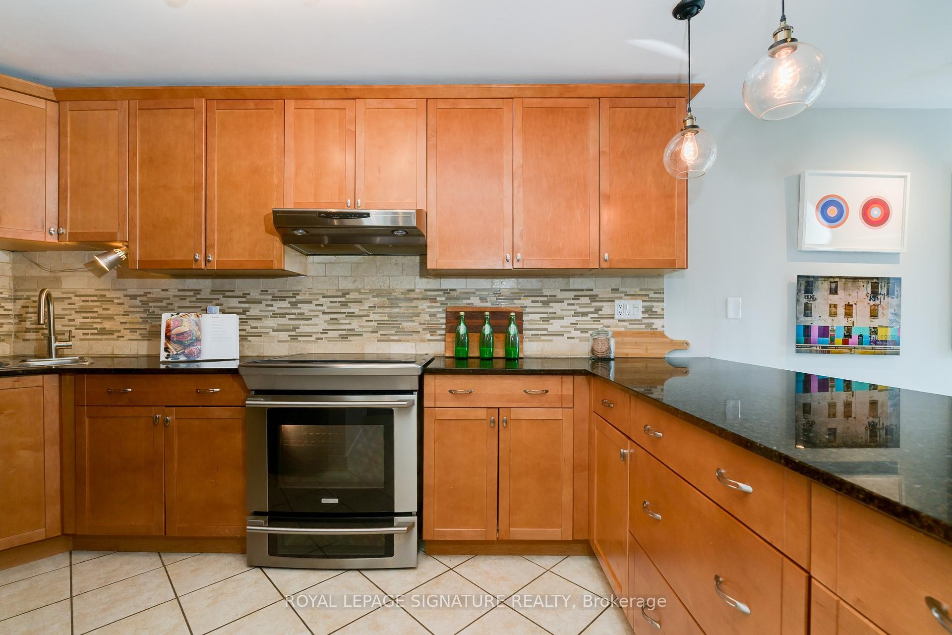 









4005


Don Mills

Road, 235,
Toronto,




ON
M2H 3J9

