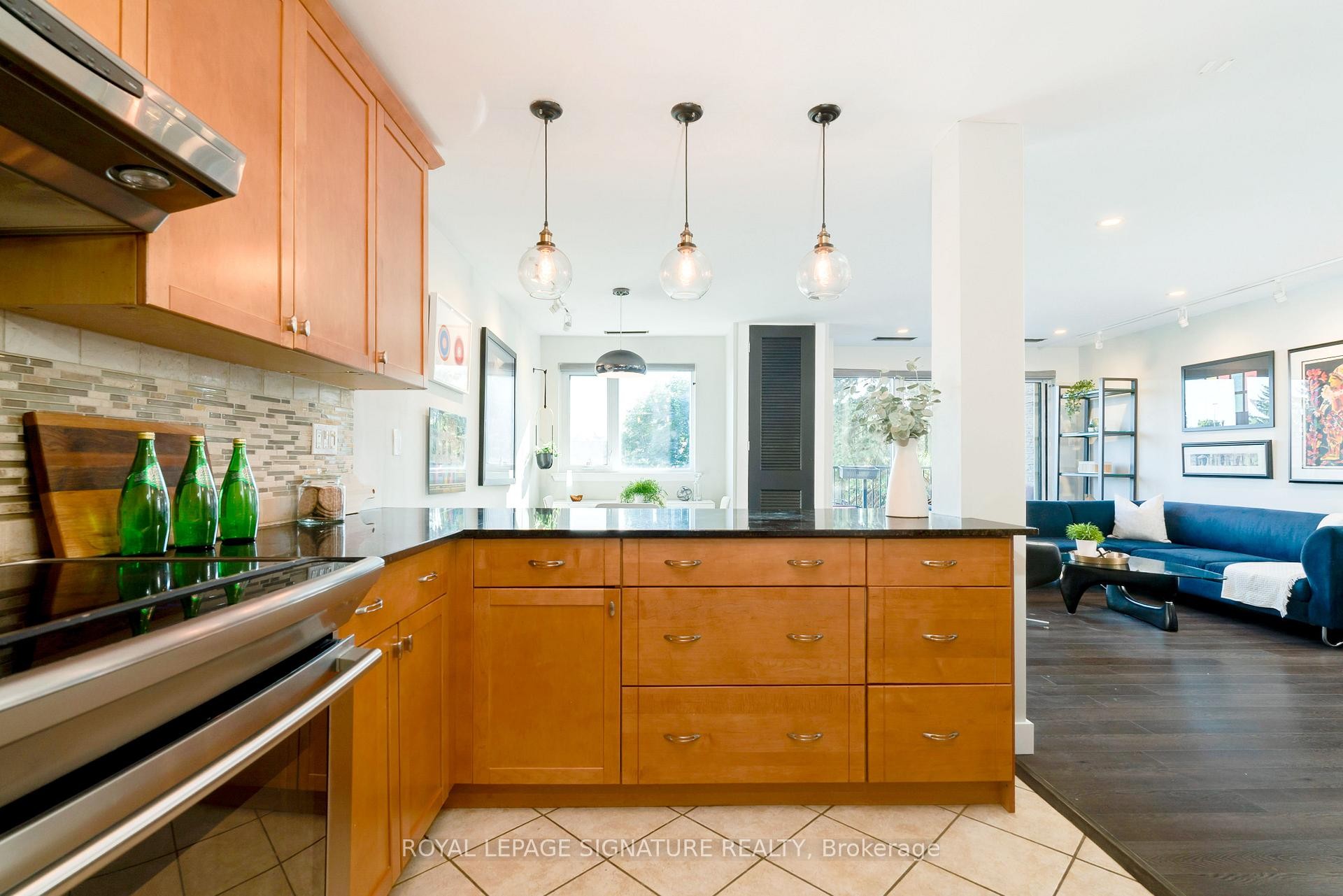 









4005


Don Mills

Road, 235,
Toronto,




ON
M2H 3J9


