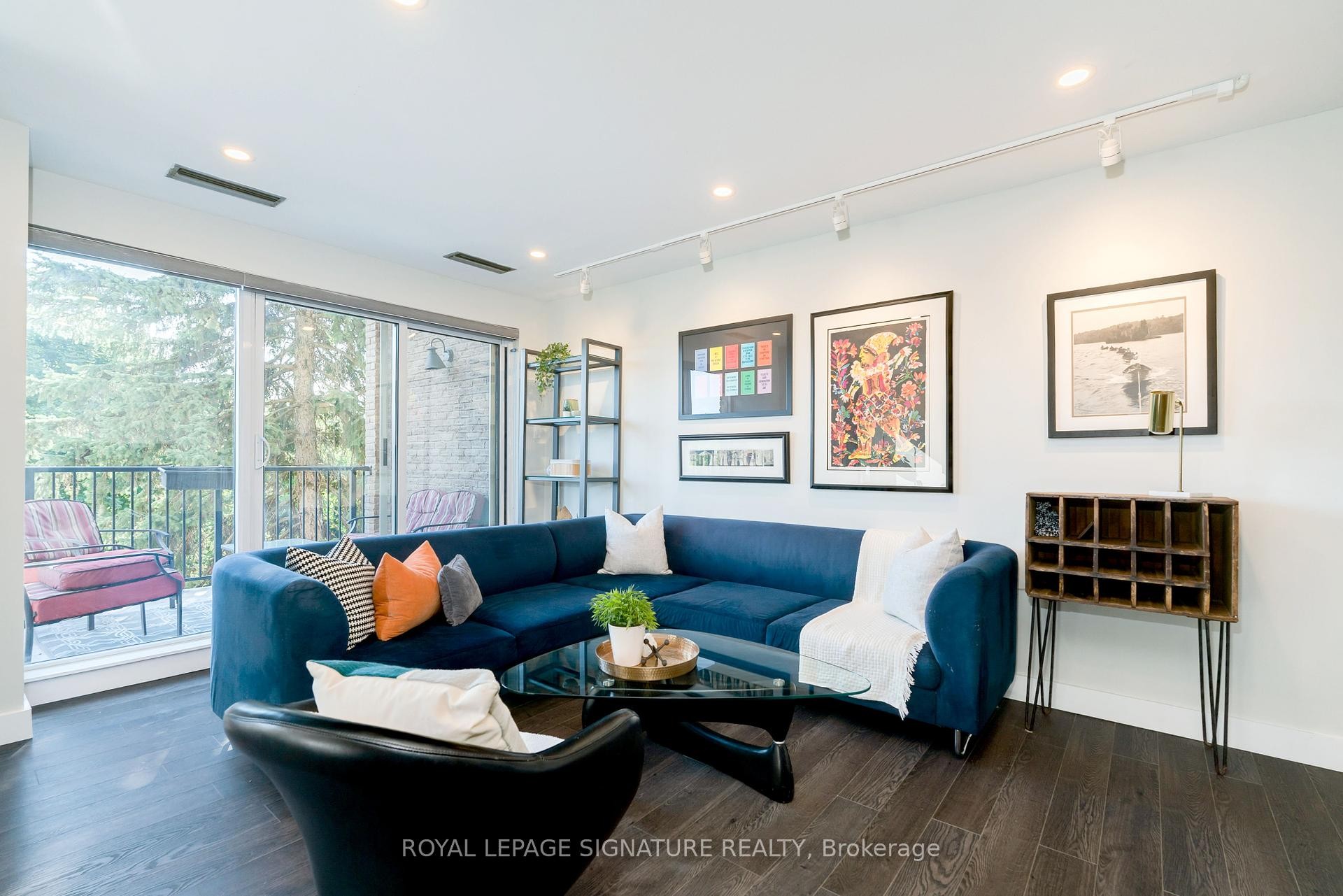 









4005


Don Mills

Road, 235,
Toronto,




ON
M2H 3J9

